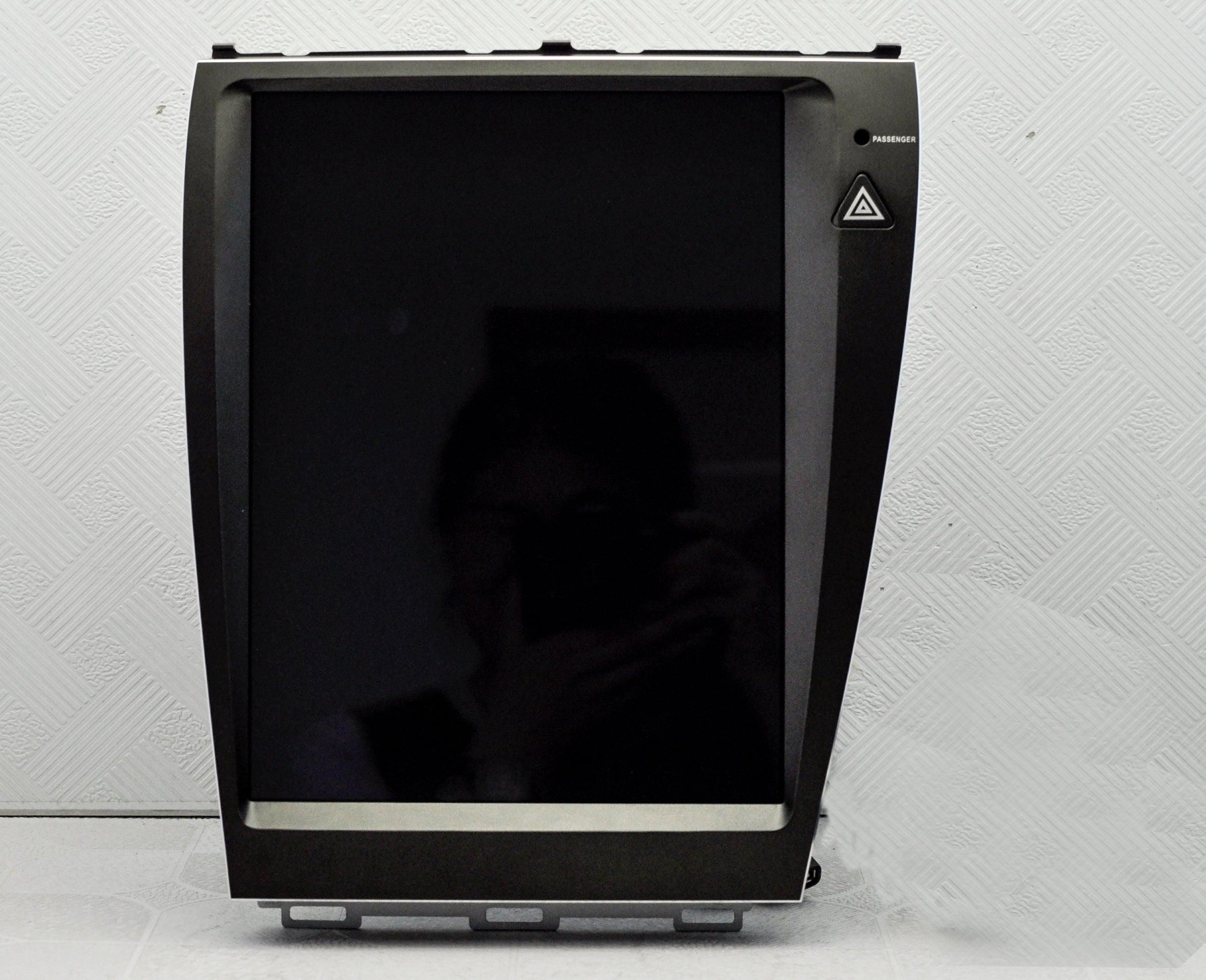 [Open Box] Lexus ES 2007-2012 12.1" Vertical Screen Android Radio with Aluminum Alloy Bezel Tesla Style