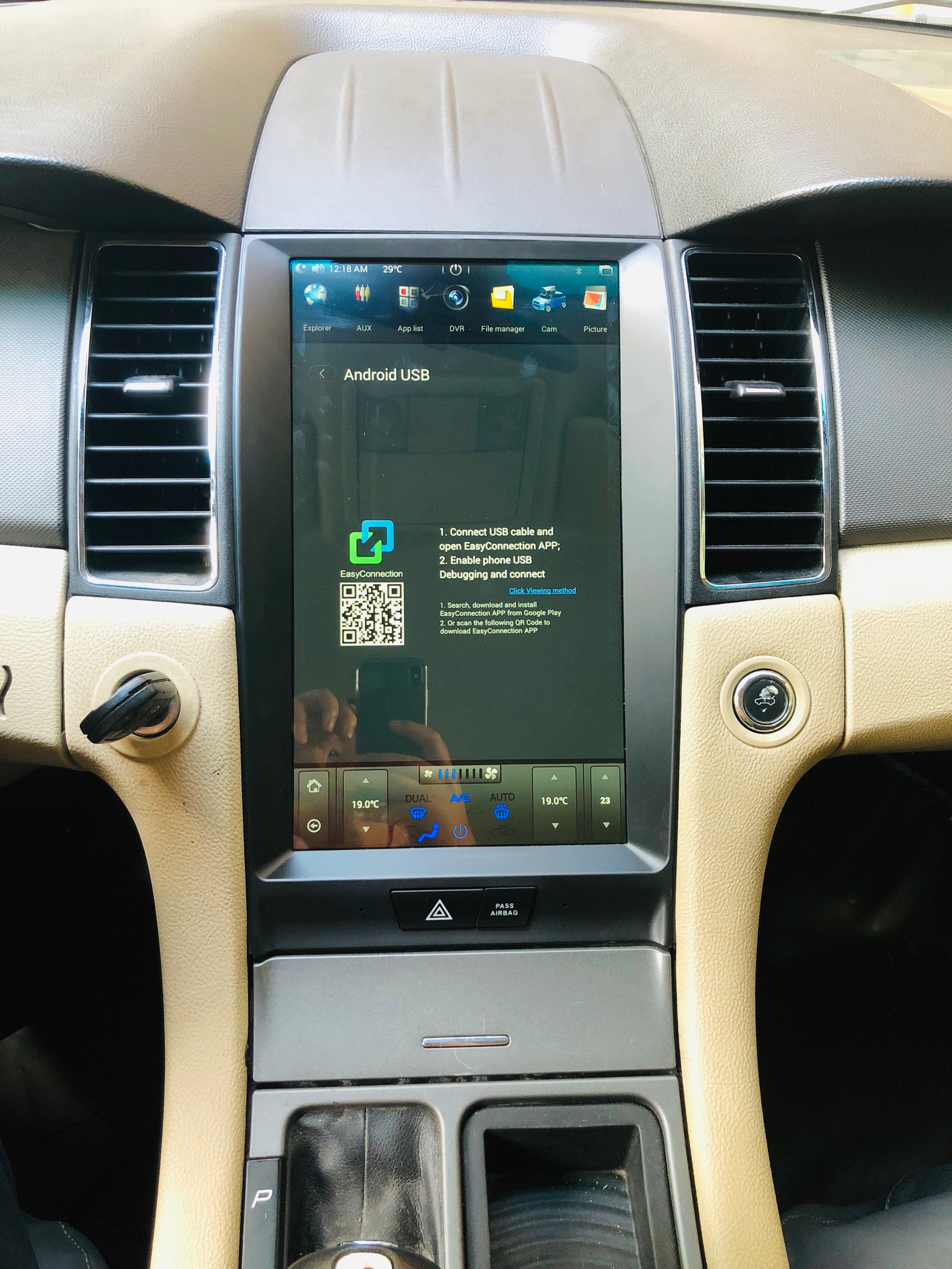 Ford Taurus 2013 - 2019 13.6" Vertical Screen Android Radio Tesla Style with 2K Resolution